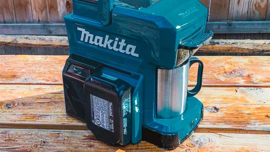 Test cafetière Makita DCM501Z : la machine incontournable pour vos  chantiers ! 